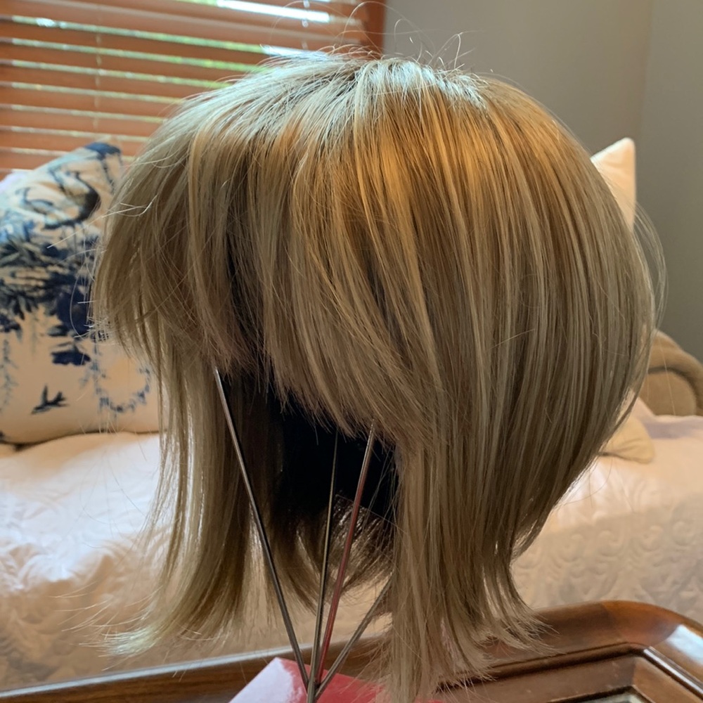 Nwt Gorgeous Rene of Paris Tori wig